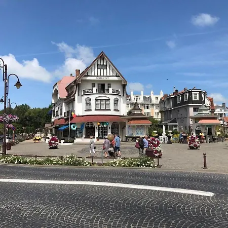 In With Sea View Apartman De Haan